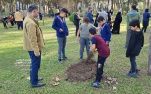 4 300x188 - کاشت درخت به یاد شهدای دانش آموز گنبدکاووس و کرمان+ تصاویر